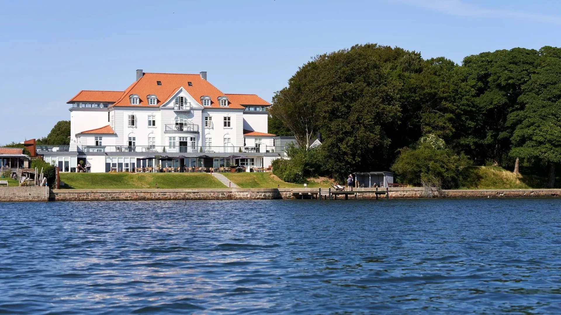 Sixtus Sinatur Hotel & Konference