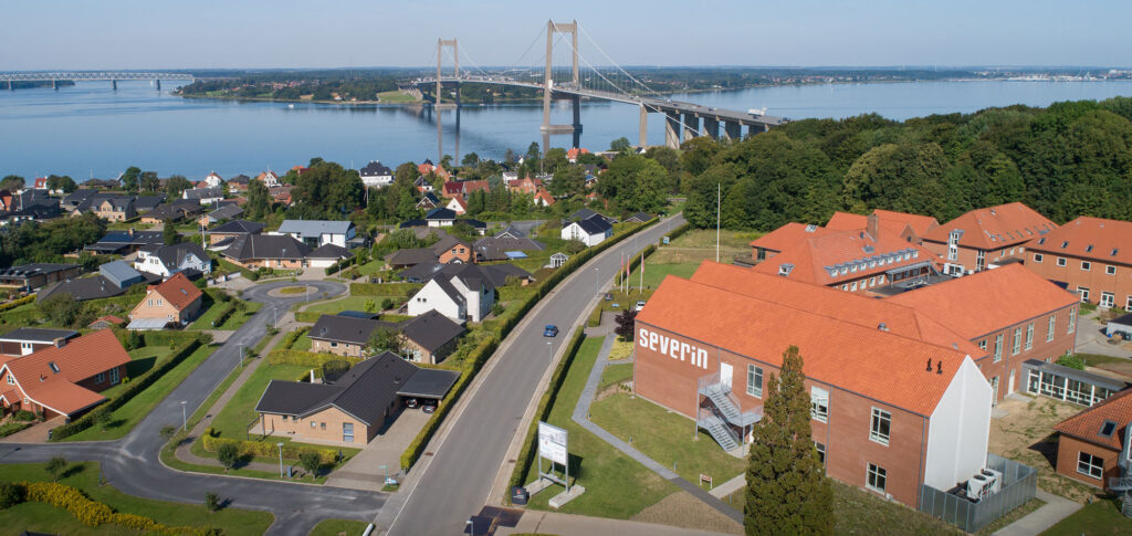 Severin middelfart - hotellet set fra drone