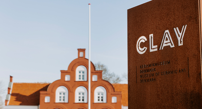 CLAY keramikmuseum - facade og skilt