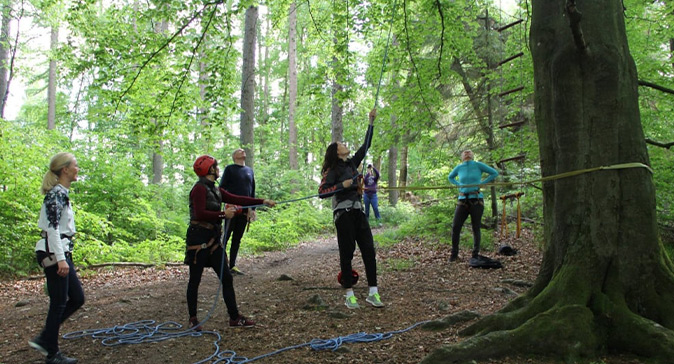 kom til tops i middelfart - rapelling i træerne